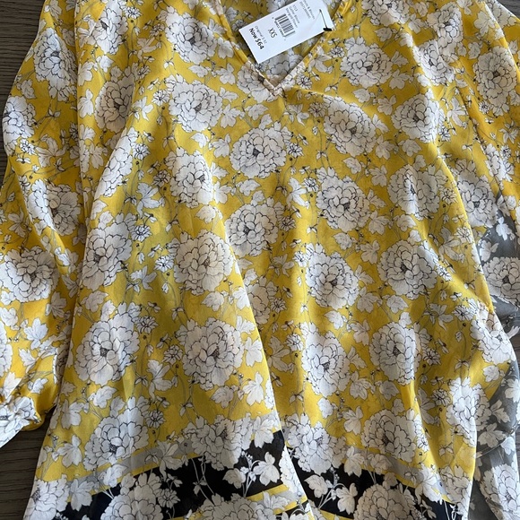 NWT- CAbi Gather blouse - Picture 7 of 9